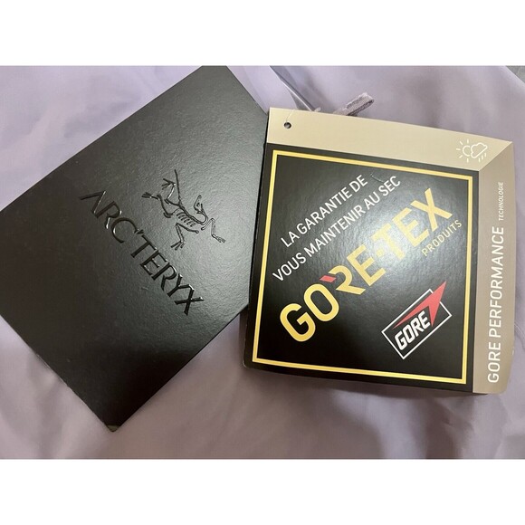 Arc'teryx Salal Jacket- Velocity/ Light Velocity color, Medium - Picture 9 of 11